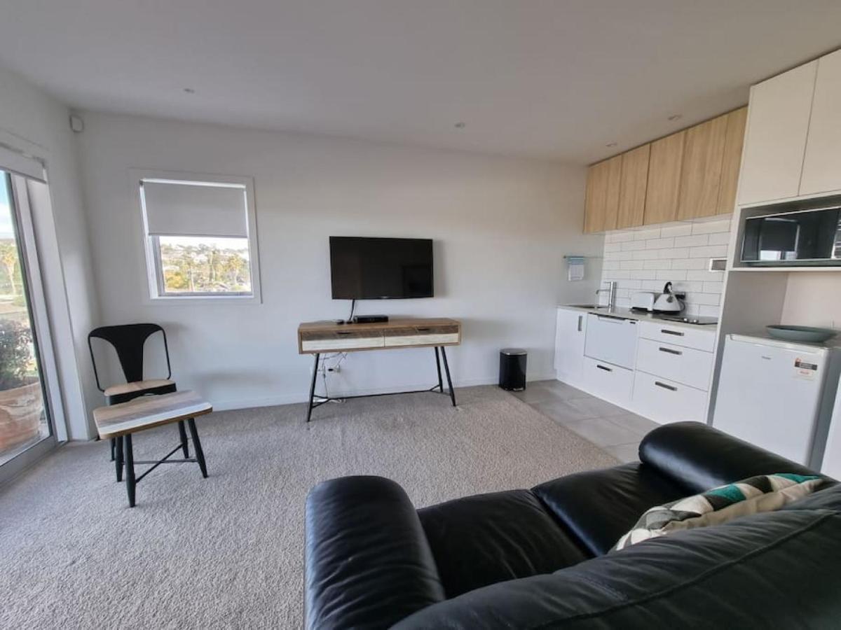 Fabulous Castor Bay 1 Bedroom With Views And Skytv Auckland Eksteriør bilde