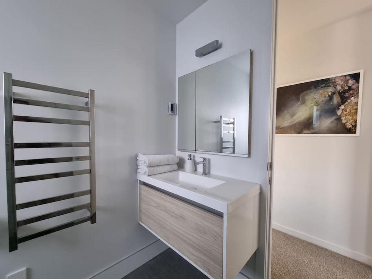 Fabulous Castor Bay 1 Bedroom With Views And Skytv Auckland Eksteriør bilde